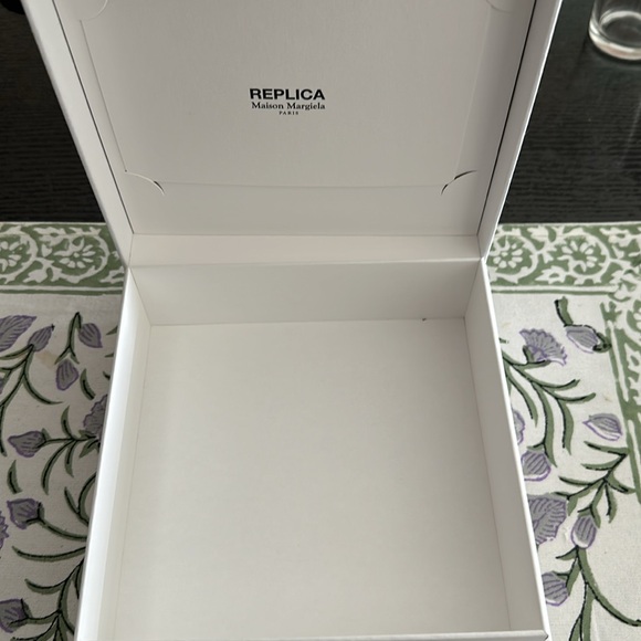 New Maison Margiela keepsake box from Paris. Offers welcome! - Picture 2 of 2
